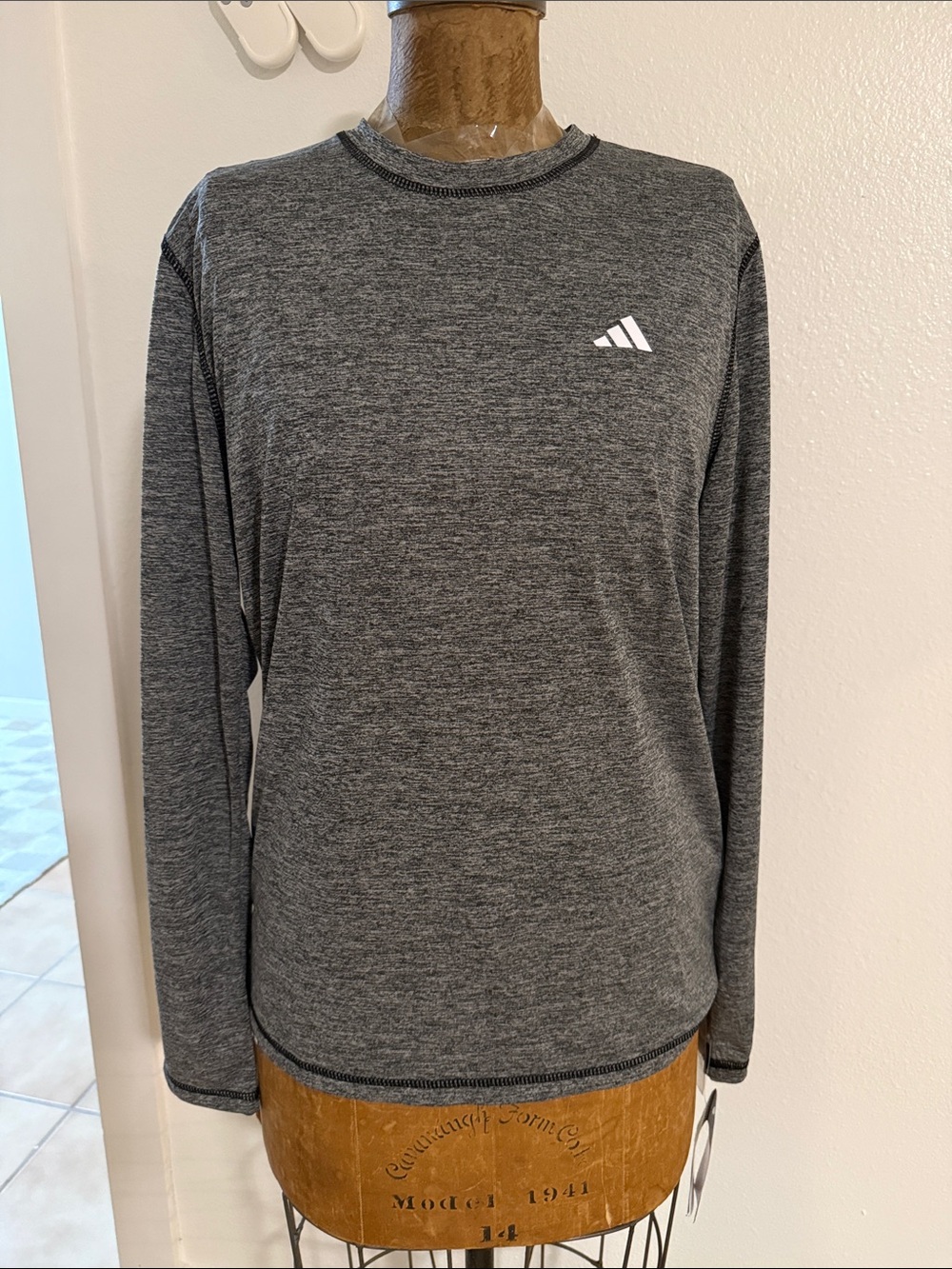 NWT adidas Men's Heather Charcoal Long-Sleeve Athletic Tee Size S